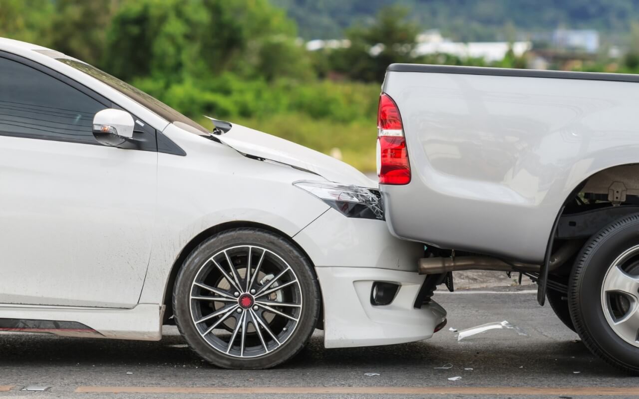 colisão entre carros