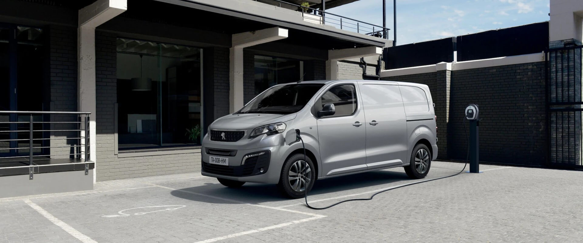 peugeot e-expert a carregar