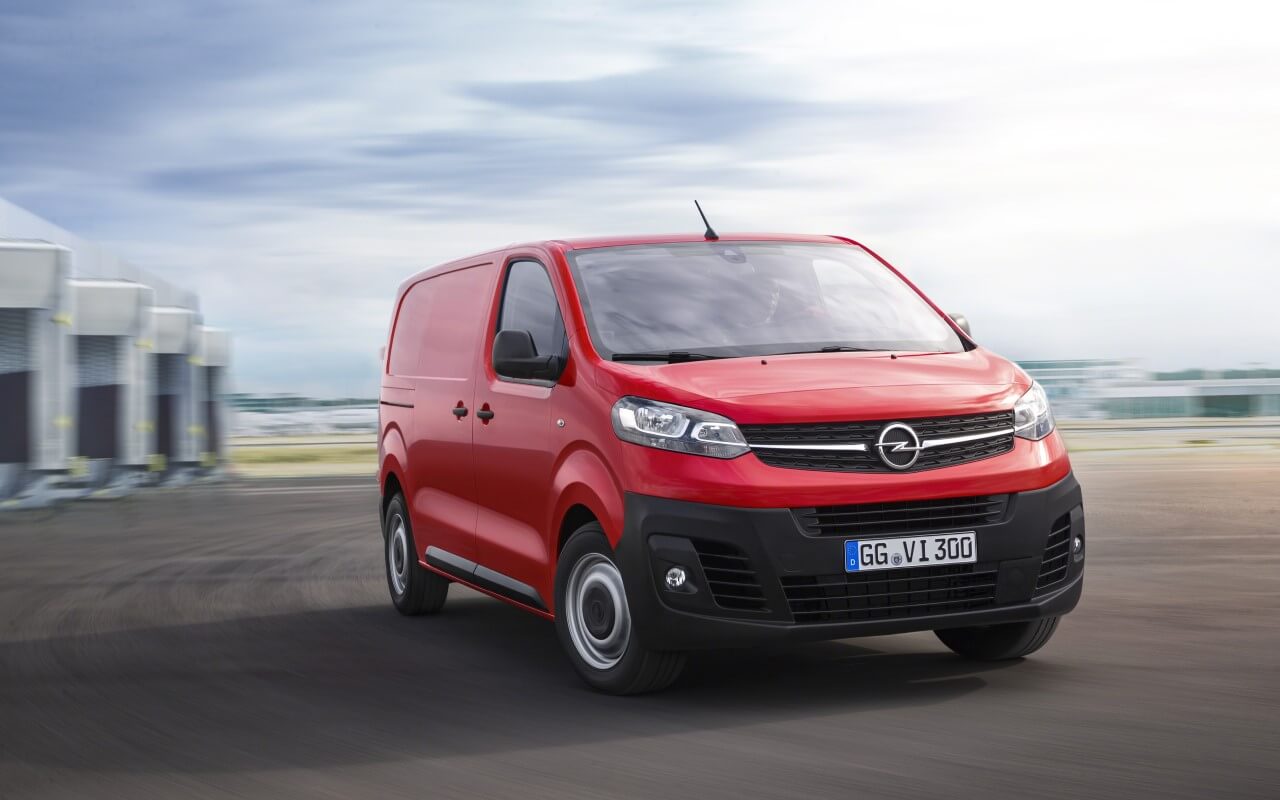 opel vivaro a vermelho